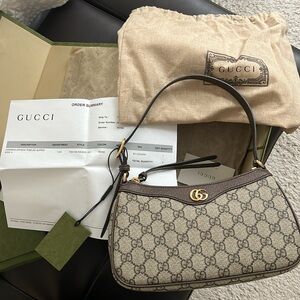 Gucci handbag never used
